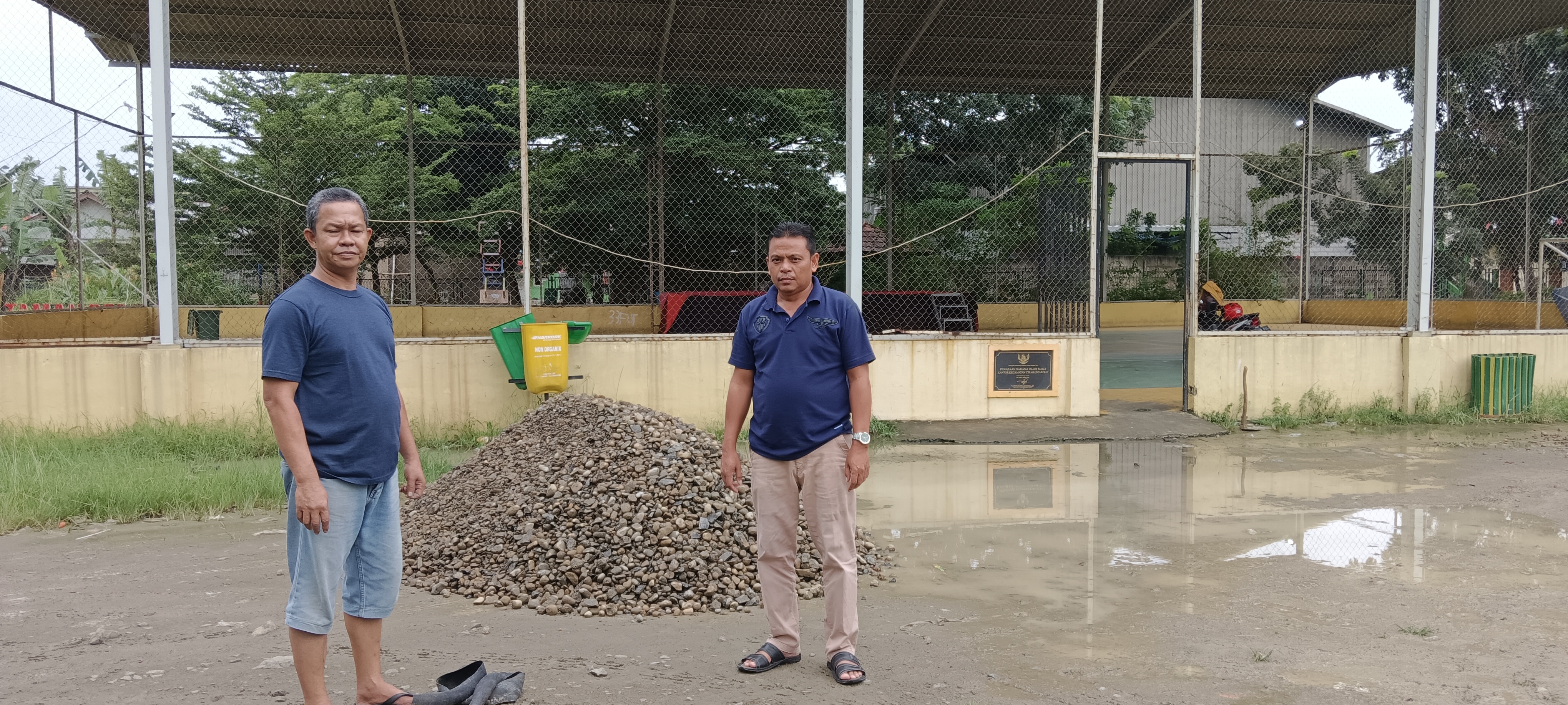 Bantuan Material Sirtu untuk pengurugan halaman Kantor